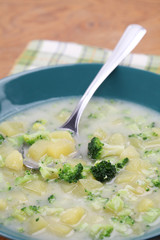 Broccoli soup with potatoes