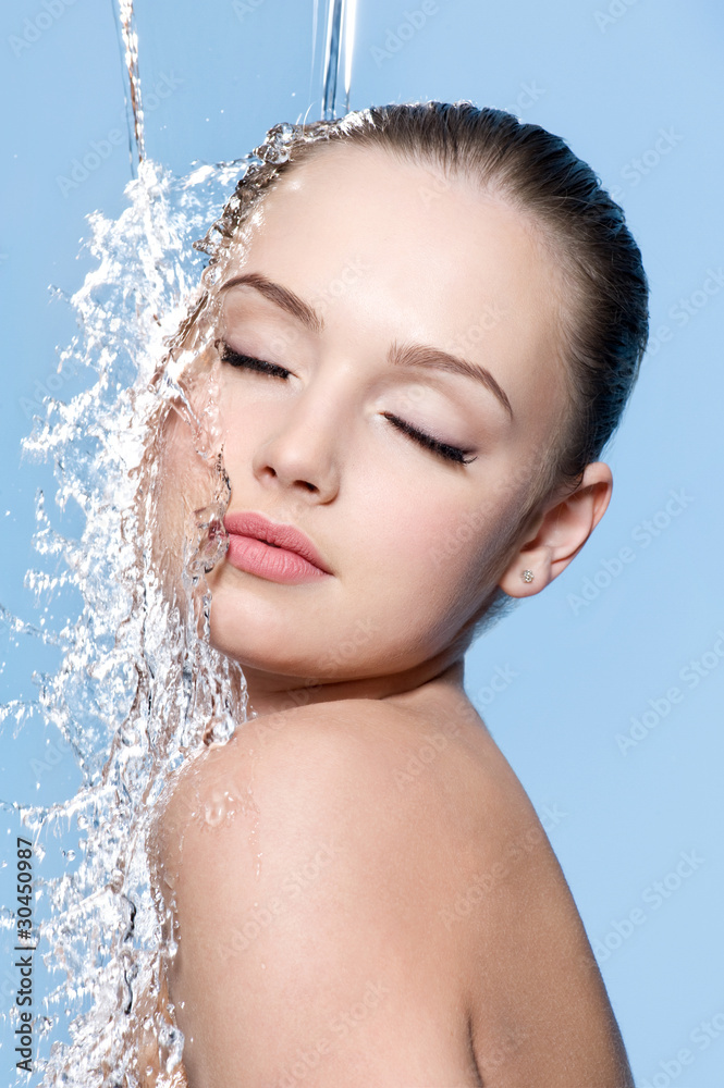 Wall mural beautiful teen under splash of water