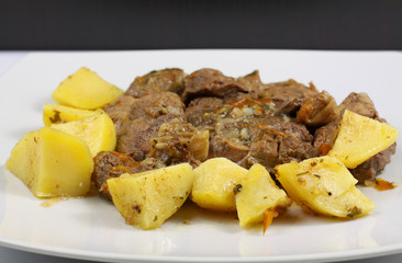 Spezzatino con patate - Stew with potatoes