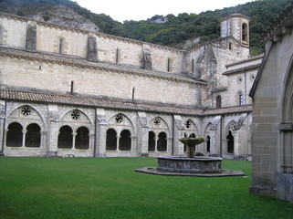 CLAUSTRO MONASTERIO DE IRANZU