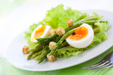 salad with asparagus