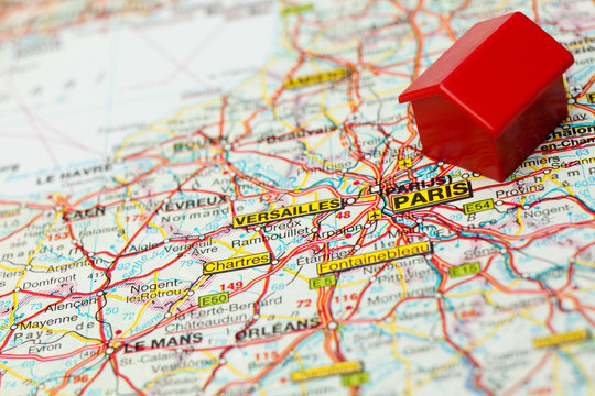 map paris with hotel symbol