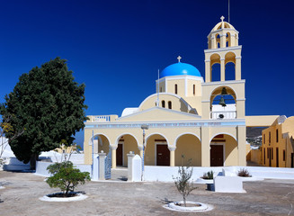 Fototapeta na wymiar Grecki Kościół w miejscowości Oia, Santorini