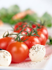 Cherry tomatoes with mozzarella