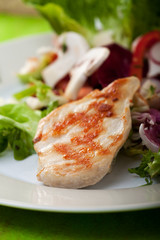 Stück gegrillter Hähnchenbrust