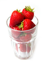 fragole nel bicchiere