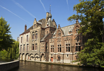 Fototapeta na wymiar Building By Canal In Bruges
