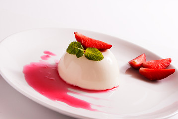Panna cotta dessert
