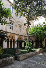 Fototapeta na wymiar Cloître du Monastère des Dominicains à Dubrovnik