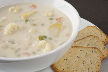 Creamy Cauliflower Soup with Crackers