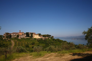 Fototapeta na wymiar Stare miasto Montecolognola, sul Trasimeno