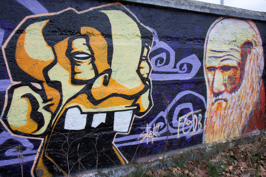 Graffiti avec côte à côte sagesse et agressivité