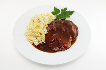 Rheinischer Sauerbraten mit Nudeln