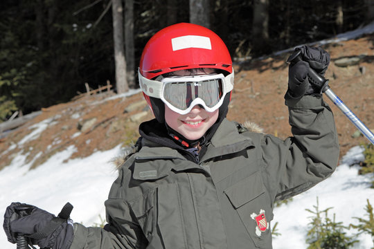 Equipement de ski d'un jeune skieur