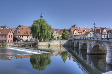 Fototapeta na wymiar Altstadt Lauf mit Pegnitz und Wasserbrücke