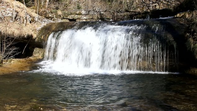 cascade du h&eacute;risson, jura