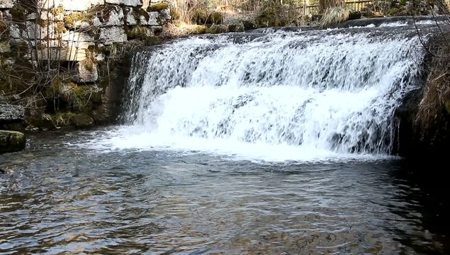 cascade du h&eacute;risson, jura