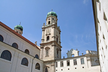 Fototapeta na wymiar Dom St. Stephan in Passau / Innenhof (Bayern)