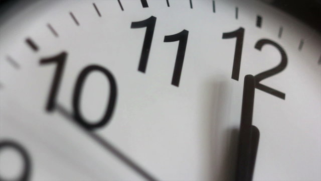 White office clock, Twelve