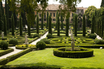 Verona, Palazzo Giusti gardens - obrazy, fototapety, plakaty