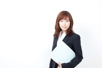 ファイルを持った女性