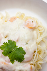 Spaghetti with white cream sauce