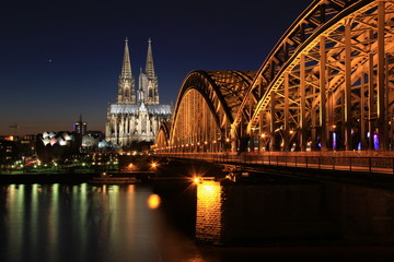 Kölner Dom bei Nacht