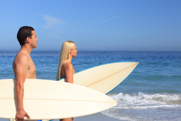 Lovers with their surfboards