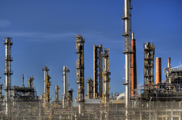 Erdölraffinerie