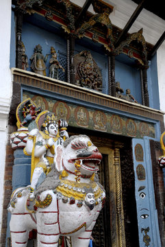 Statue front of entrance Kumari Bahal Palace 1.