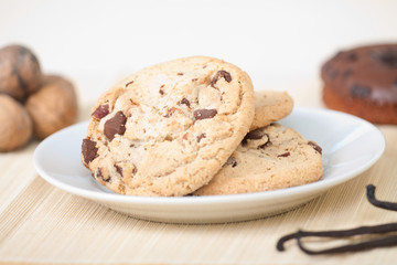 Schokoladen Cookies mit Nüssen