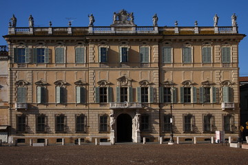 Fototapeta na wymiar Mantova, Piazza Sorbello
