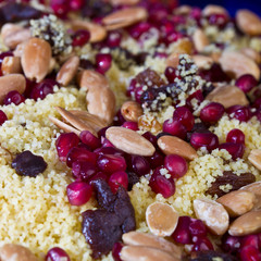 Mandeln mit Granatapfel