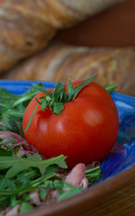 Tomate mit Ruccola