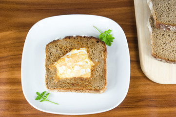 Omelet with bread