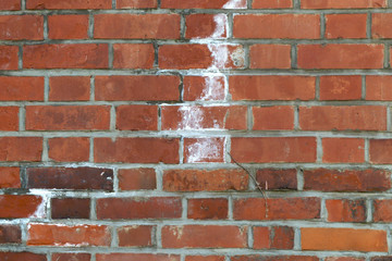 Feuchte Backsteinmauer