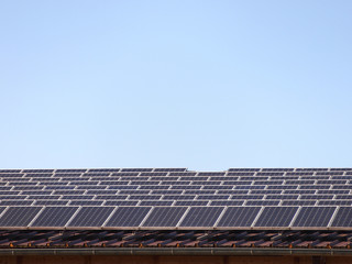 Naklejka premium Solarzellen auf Dach