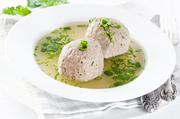 Leberknödelsuppe