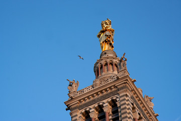 Fototapeta na wymiar La basilique Notre Dame de la Garde, à Marseille.