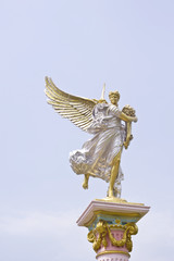 statue roman-style