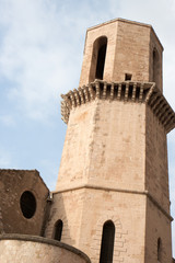 Fototapeta na wymiar Wieża kościoła św Laurent w Marsylii.