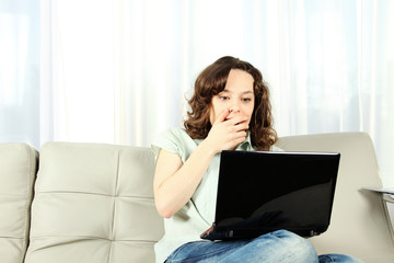Naklejka premium Young Woman on Couch with Laptop