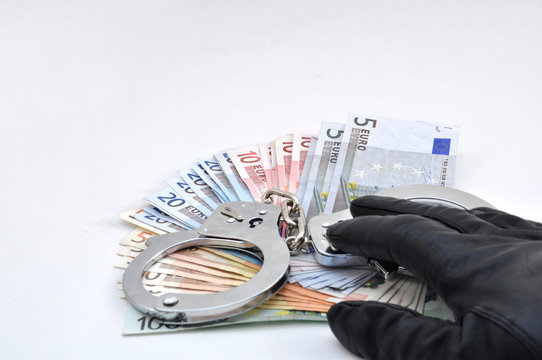 diebstahl, handschellen und handschuhe liegend