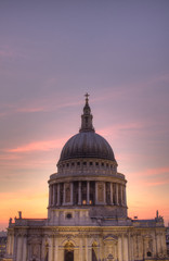 Fototapeta na wymiar St. Paul's Cathedral during sunset