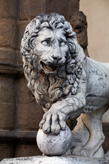 Toskana; Florenz, Löwen Statue auf der "Piazza della Signoria"