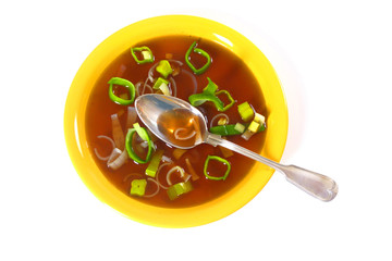 Porreesuppe in gelbem Porzellan / Leek soup in a yellow china