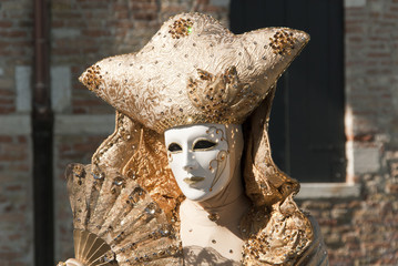 Carnaval de Venise couple masque blanc et or