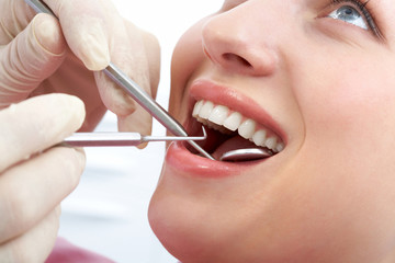 Obraz premium Examining mouth