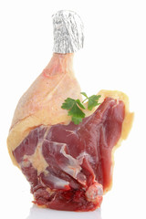 cuisse de canard sur fond blanc