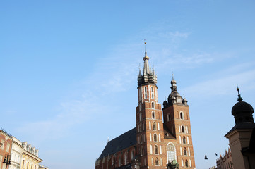 Fototapeta na wymiar Marienkirche Krakow und blauer Himmel